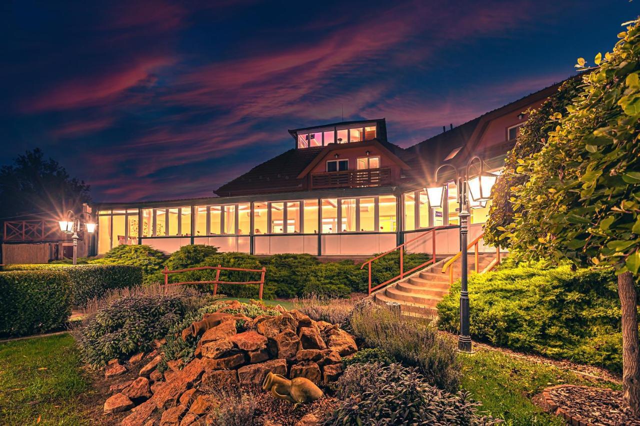 Martoni Resort & Restaurant Szigetszentmarton Екстер'єр фото