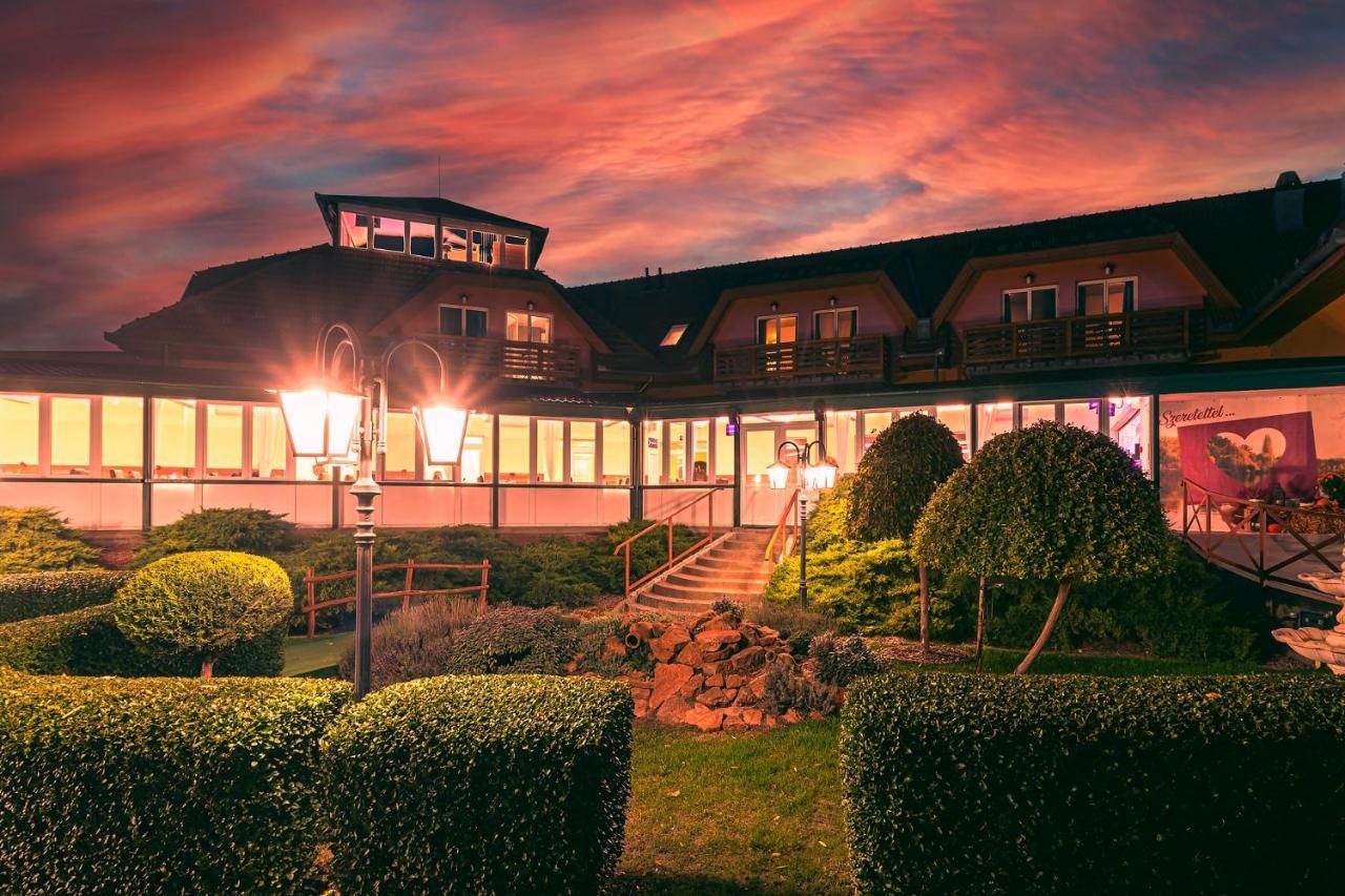 Martoni Resort & Restaurant Szigetszentmarton Екстер'єр фото